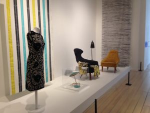 Tygerna Lazy Lines av Astrid Sampe och Japan av Göta Trägårdh