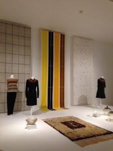 Tygerna Windy Way, Thermidor av Astrid Sampe, och Planeta av Göta Trägårdh