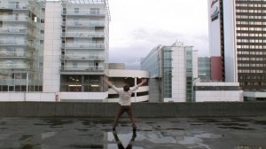 Johnson and Johnson, IF I WERE A RICH MAN, 2010, DVD-video, 5´20´´Med tillstånd av konstnärerna