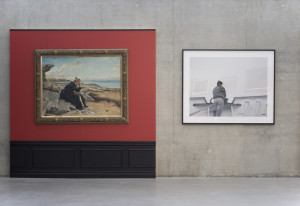 Daniel Hoflund, Installation: Sjömansänka av Gustaf Cederström (1885), fotografier och objekt. Foto: Daniel Hoflund