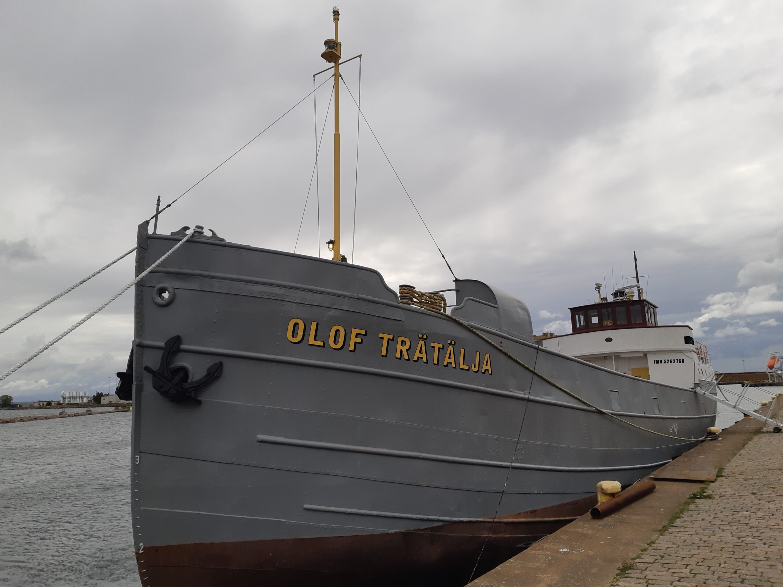 Fartyget Olof Trätalja som ligger i Kalmar hamn