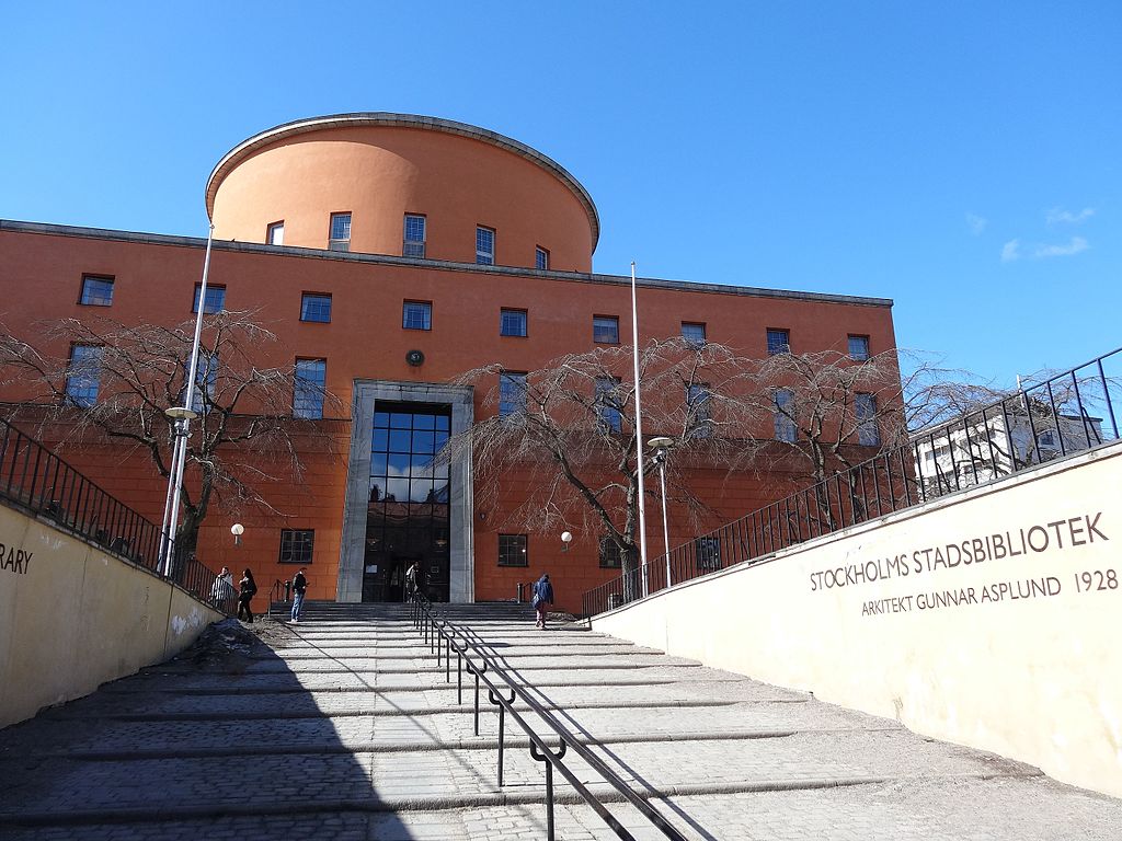 Entrén på Stockholms stadsbibliotek