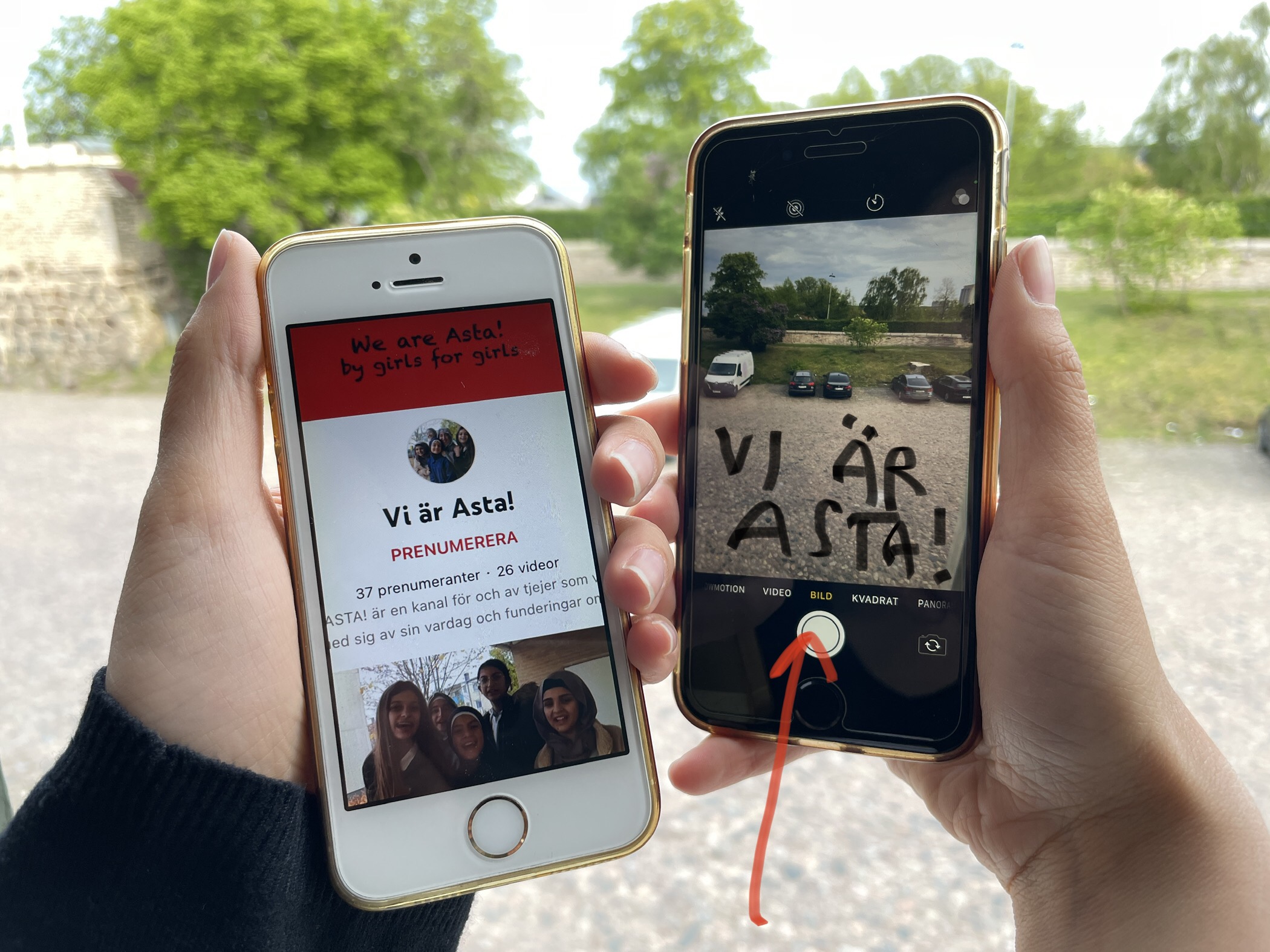 Två mobilskärmar med texten "vi är Asta"