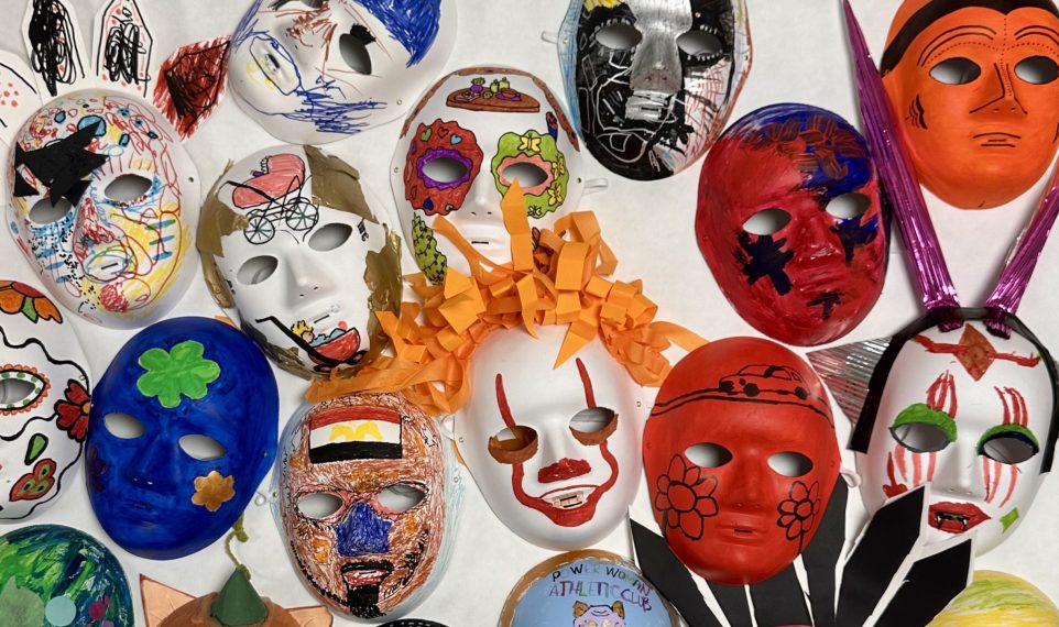 Elevutst llning Ansikten Och Masker Av Liv Kalmar Konstmuseum